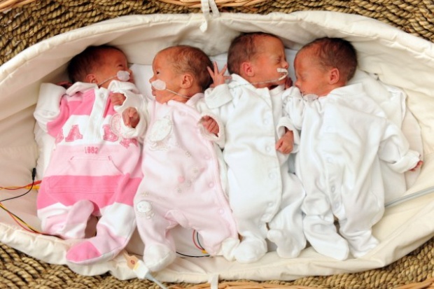 Четири еднояйчни близначки се родиха в Германия