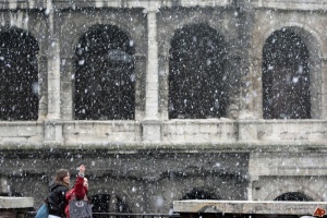 Сняг затвори Колизеума