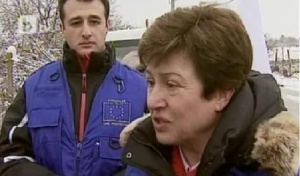 Кристалина занесе одеяла в село Бисер