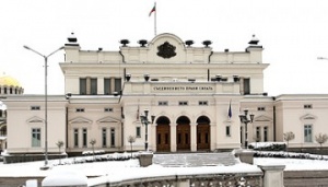 Знамето на Народното събрание замръзна