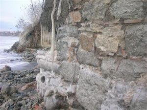 Вълните „изкопаха“ антична сграда край Бургас