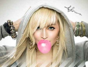 Психопатът, заплашвал Мадона, избяга от лудницата