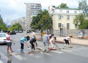 Отново пътека от рози на пешеходна пътека