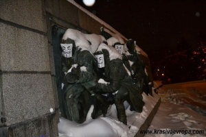 И паметникът на Съветската армия срещу ACTA