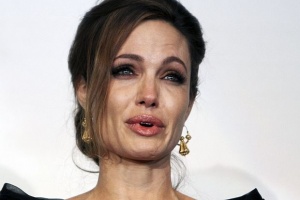 Джоли се разплака на премиерата в Сараево
