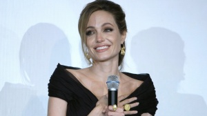 Анджелина заплашвана от сърби