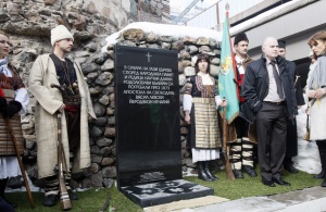 Откриха паметна плоча на предполагаемия гроб на Левски