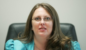 Шефката на вписванията си дала 48 000 лв. бонуси