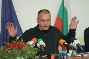 Станишев се изправя срещу „авторитаризма" на Бойко
