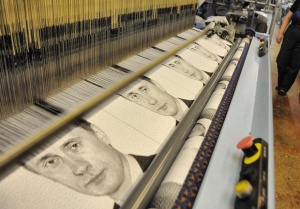 Стотици хиляди „ролки“ с Путин продадени за 12 г.