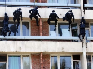 Спецполицаите с камери на каските