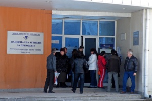 Досега 371 с доход над 100 000 лв. за 2011 г.