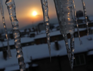 Подобрява се пострадалият от леден къс