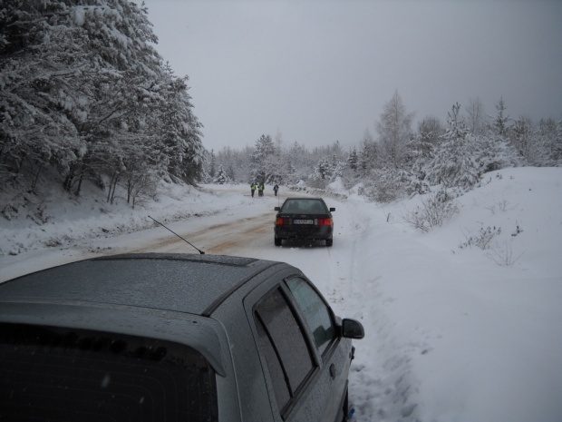 Лавина затвори пътя Кюстендил–София