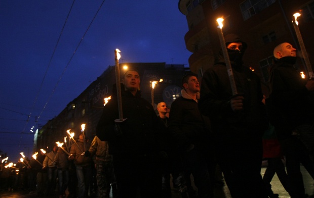1000 участваха в противоречивия „Луков марш“