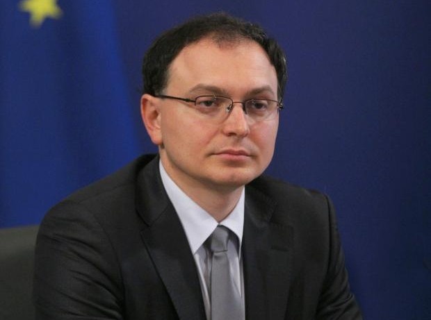 И председателят на имуществената комисия аут