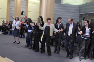 Българи играха хоро в Европейския парламент