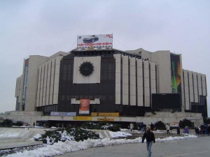 Разчистват терена около НДК