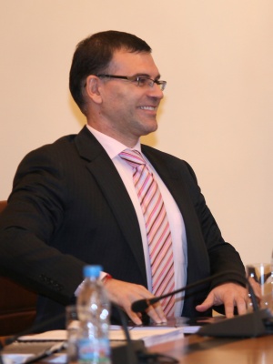 Дянков сваля ДДС с 1% през май