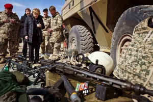 НАТО може да остане в Афганистан и след 2014 г.