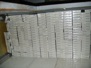 Шофьор почти внесе в България 60 000 кутии цигари без бандерол