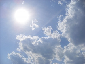 Седем температурни рекорда до 14 ч.