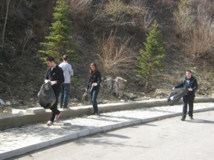 Младежи чистиха Рила