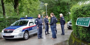 Австриец стреля по съседи с автомат