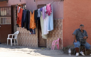 Разследват 30 ромски фондации за злоупотреби