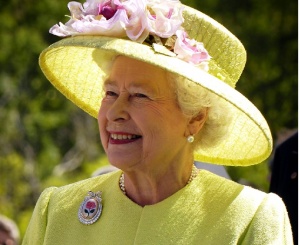 Елизабет II изненада свои поданици, отиде на сватбата им