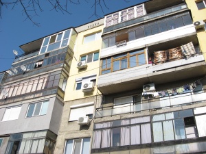 Тийнейджър скочи от 5-ия етаж в Русе