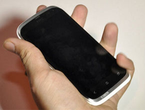 Неизвестен телефон на HTC с две SIM карти