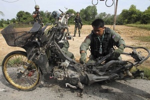 Осем убити и 70 ранени от бомби в Тайланд