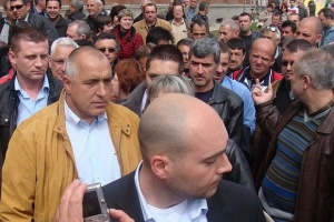 Борисов обеща на металурзите заплати до седмица