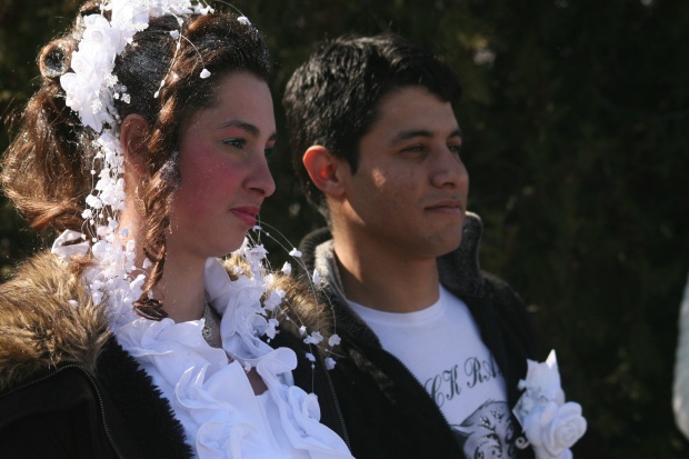 Роми продават булки край Стара Загора