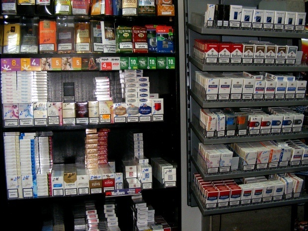 Митничари задържаха почти 2000 кутии незаконни цигари
