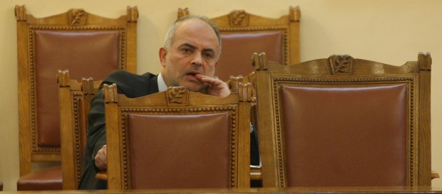 Т. Младенов ще пребори безработицата още през март