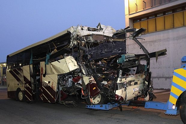 22 деца загинаха в автобусна катастрофа в Швейцария