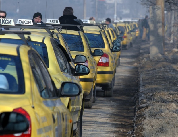 Таксиметровите шофьори излязоха на протест