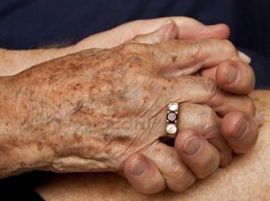 Съпрузи на 81 години се разведоха заради социални помощи