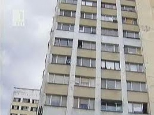 Опасно наклонен жилищен блок има и в София