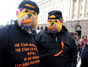 Хора и кучета на протест срещу Найденов