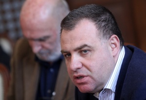 Найденов: Само зоополиция може да се справи с кучетата