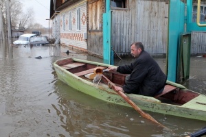 Река преля и наводни град в Русия