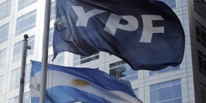 Аржентина търпи критики и понижен рейтинг