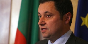 Янев: Да се отнемат привилегиите на Първанов!