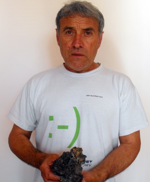 Метеорит падна до човек в Струмяни