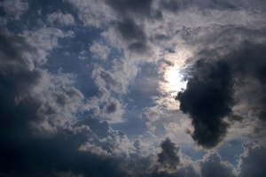 Днес разкъсана облачност с температури до 23°