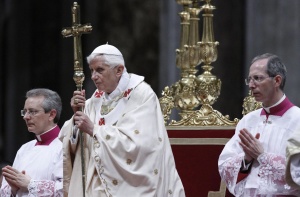 Папа Бенедикт XVI пристигна за Великденската служба