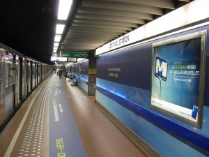 Транспортът на Брюксел парализиран още ден заради убийство